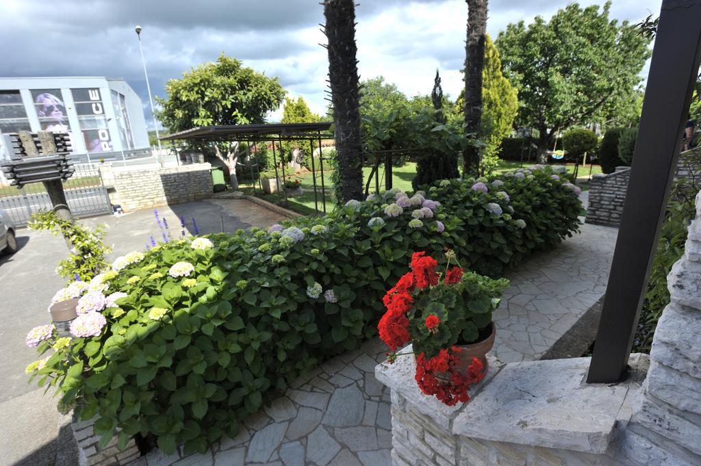 Apartmani Villa Otilija Poreč Exteriör bild